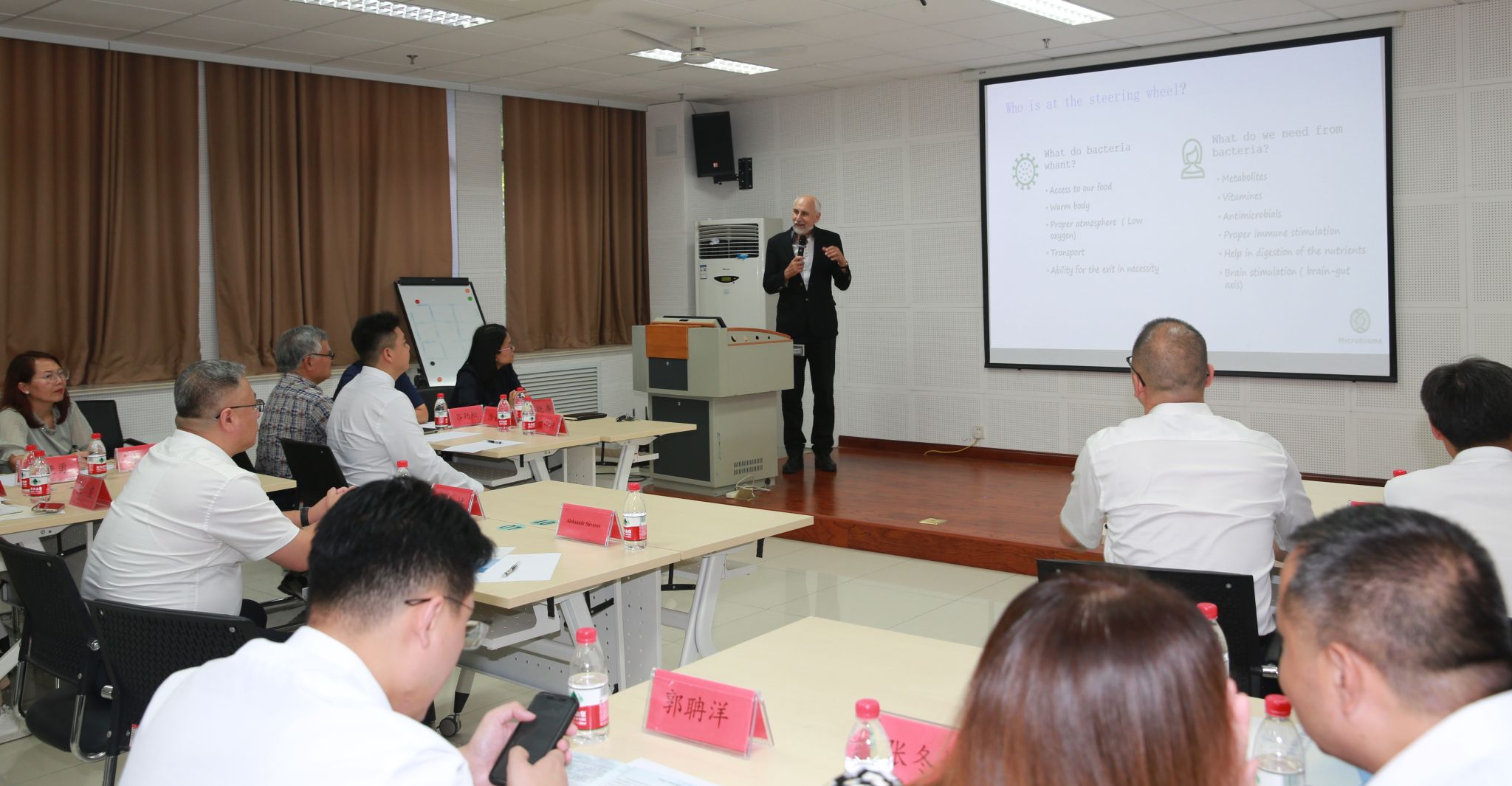 俄罗斯科学院院士亚历山大·苏沃洛夫受聘济南大学荣誉教授，共探生物制剂研发新篇章